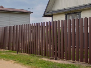 Забор из евроштакетника с забивными столбами 200 метров фото в Щёлково